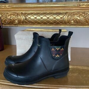 Pendleton Black and Multicolor Winter Boots